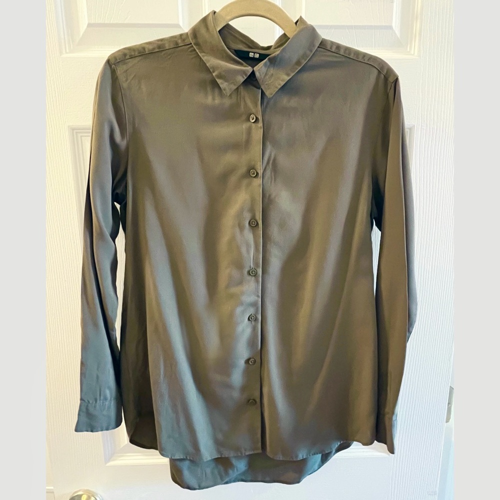 Uniqlo Green Rayon Button Down Top